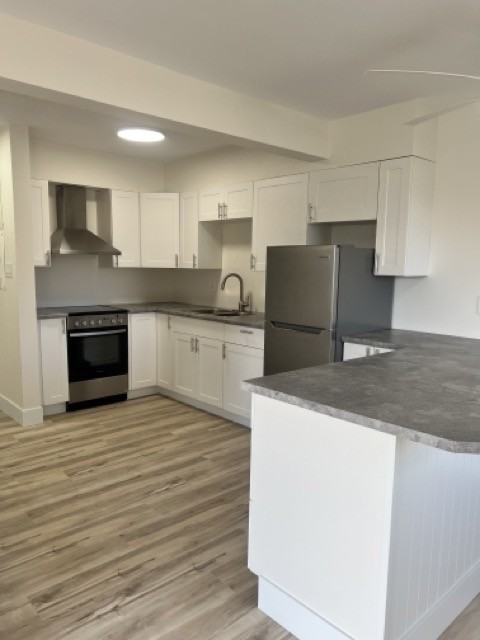 Surfside Apartments - Photo 3 of 9