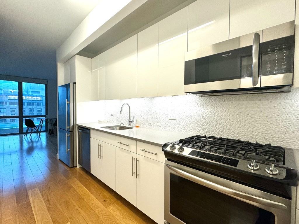 W 57th St #2018 - Photo 4 of 13