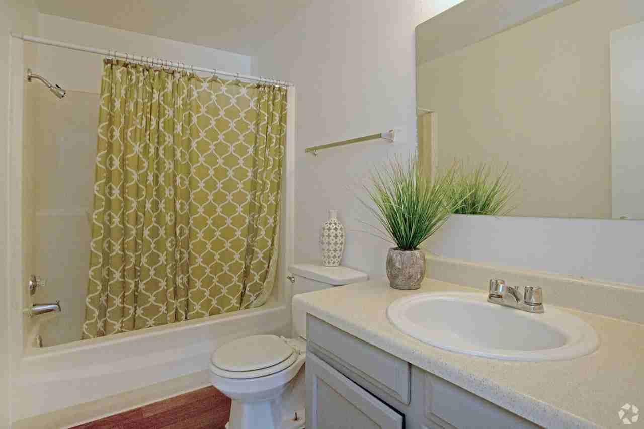 5045 N. 58th Ave - Photo 5 of 23