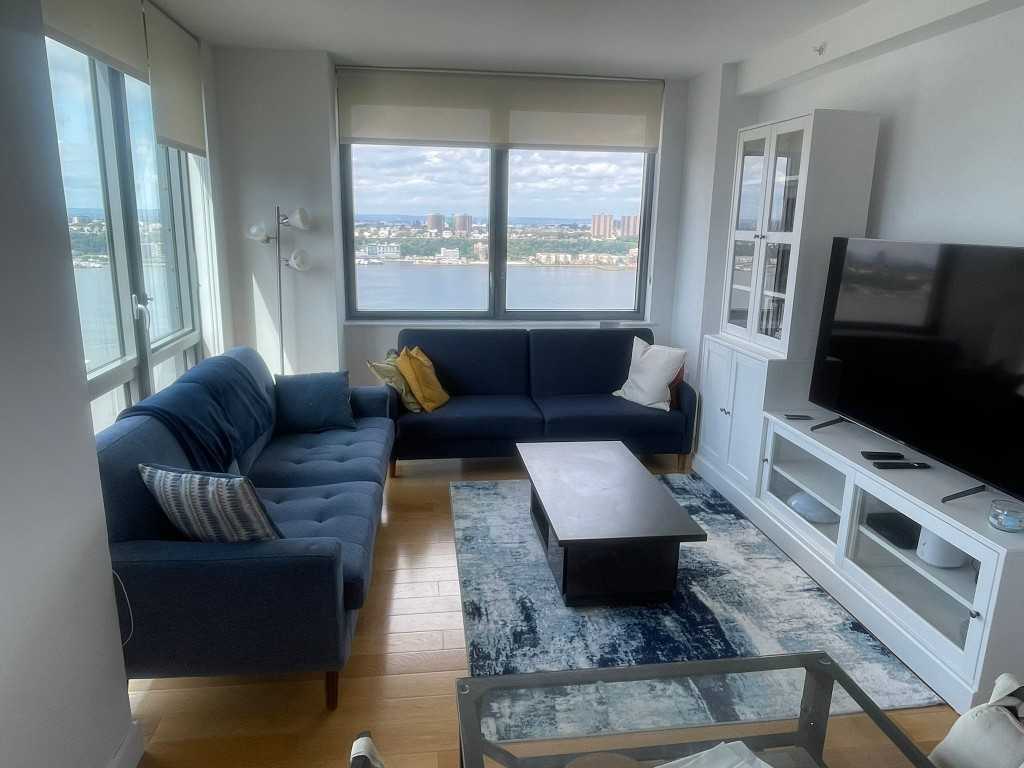 W 57th St #1907 - Photo 4 of 20