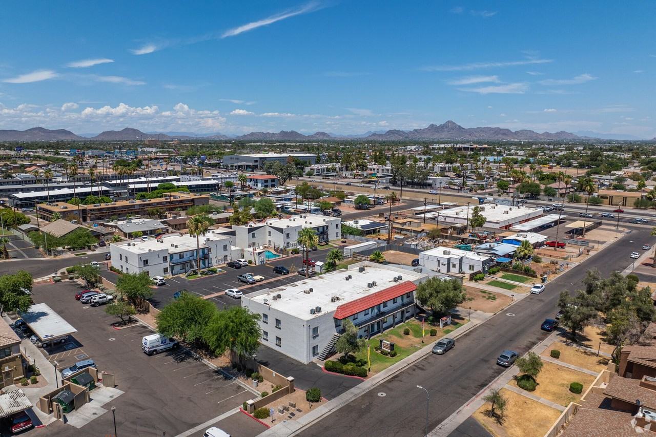 Carole Arms Apartments - Photo 4 of 15