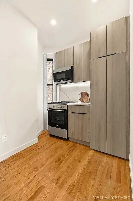 Thompson St #2E - Photo 3 of 6