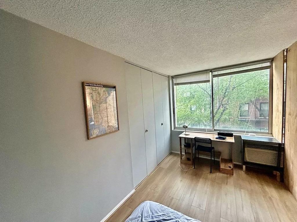 E 72nd St #4A - Photo 3 of 12