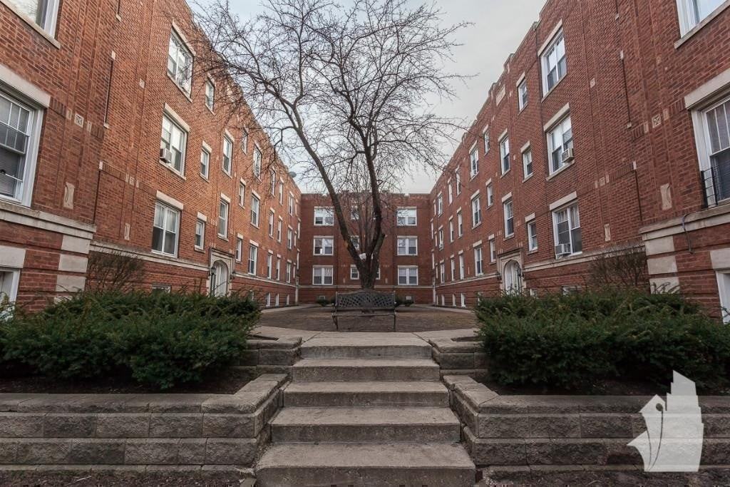 947 W Cornelia Ave #951-2B - Photo 2 of 9
