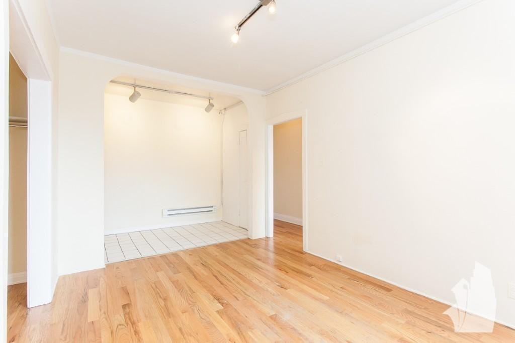 W Melrose St #407 - Photo 2 of 4