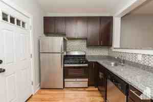 featured image of 4407 N Wolcott Ave