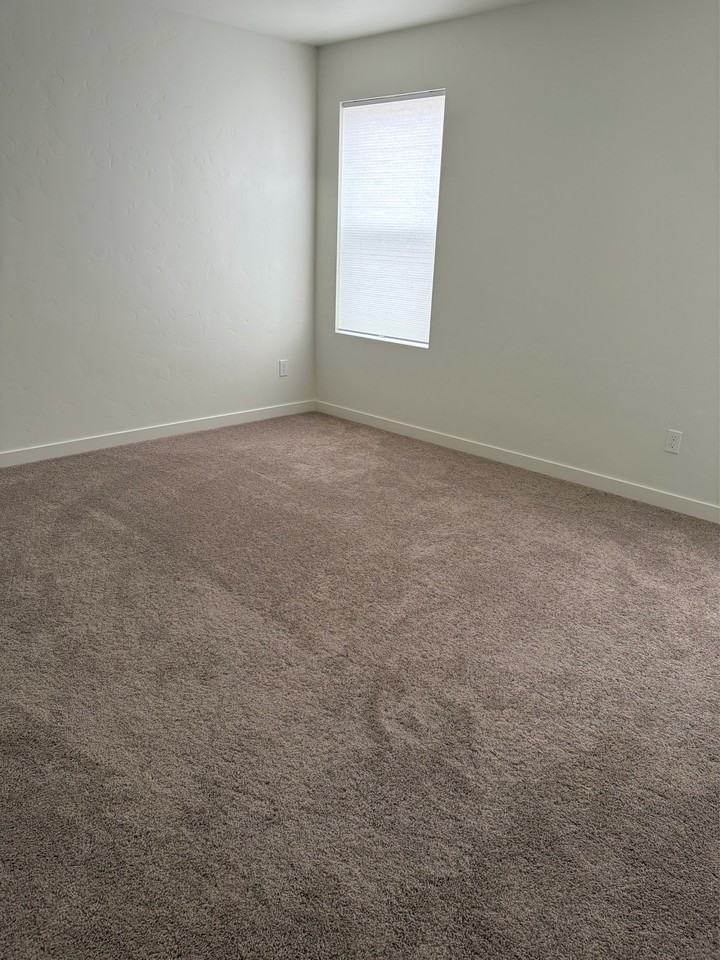 20620 Hillocks Ave #20620 - Photo 7 of 10