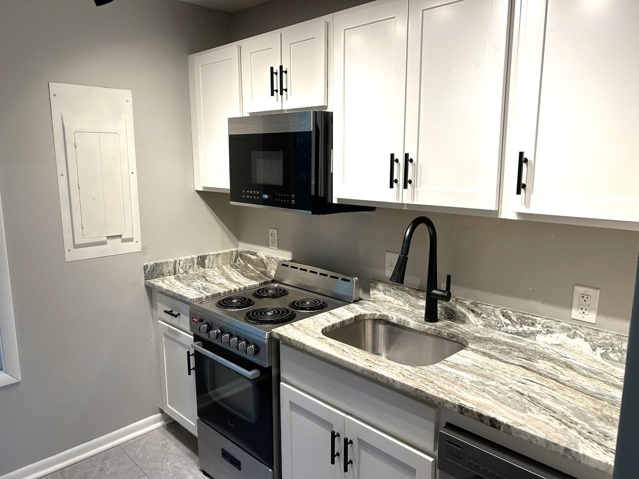 209 Monticello Ave #B - Photo 2 of 15