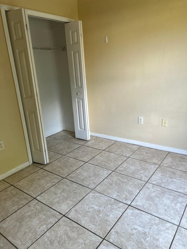 164 Redwing Ct #1 - Photo 3 of 11