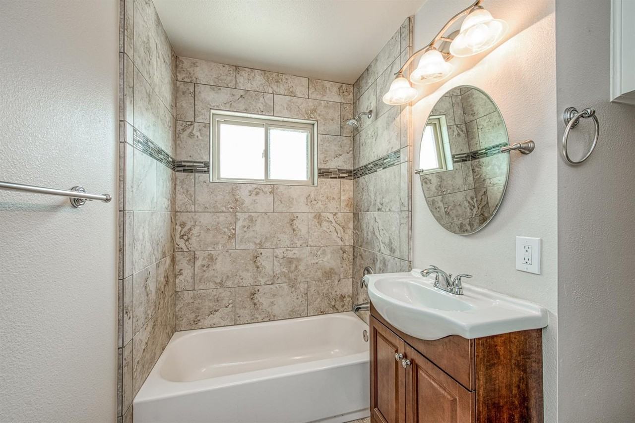 2234 E Rialto Ave #1 - Photo 4 of 8