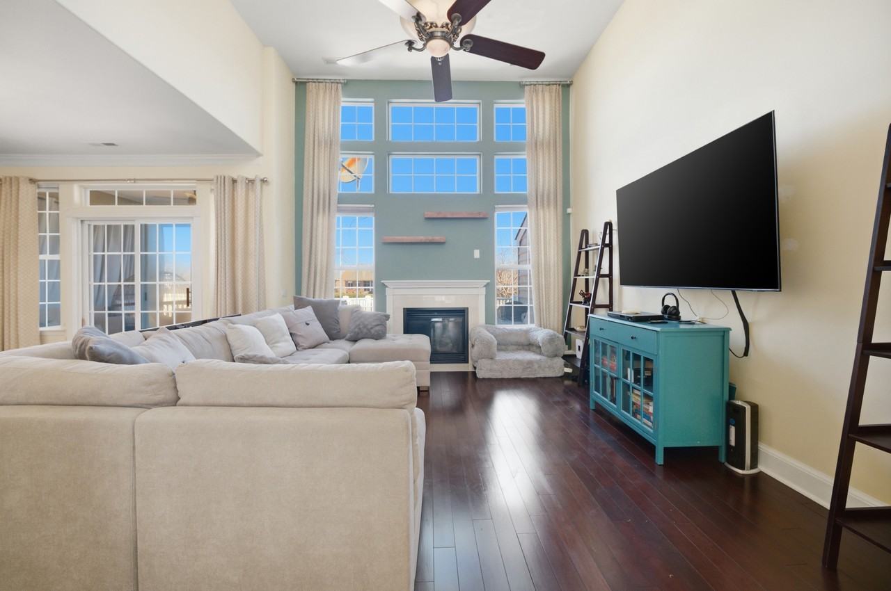 1005 Bay Breeze Dr #1 - Photo 7 of 40