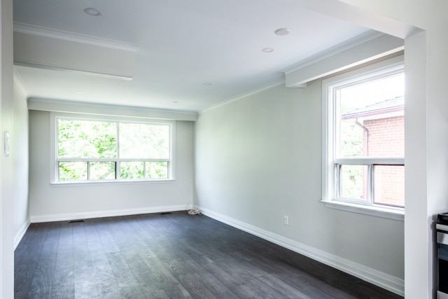 34 Robindale Ave Uppr - Photo 3 of 10