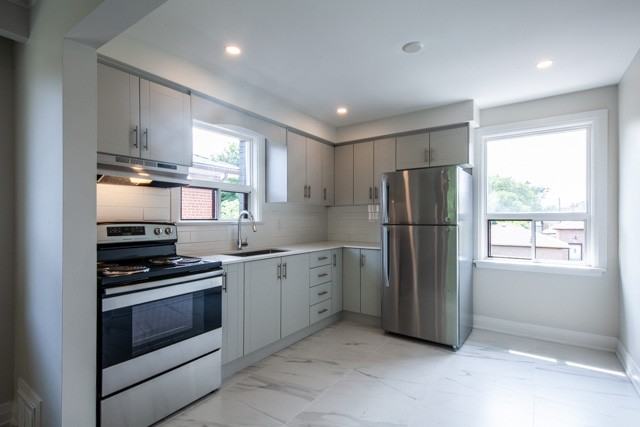 34 Robindale Ave Uppr - Photo 4 of 10