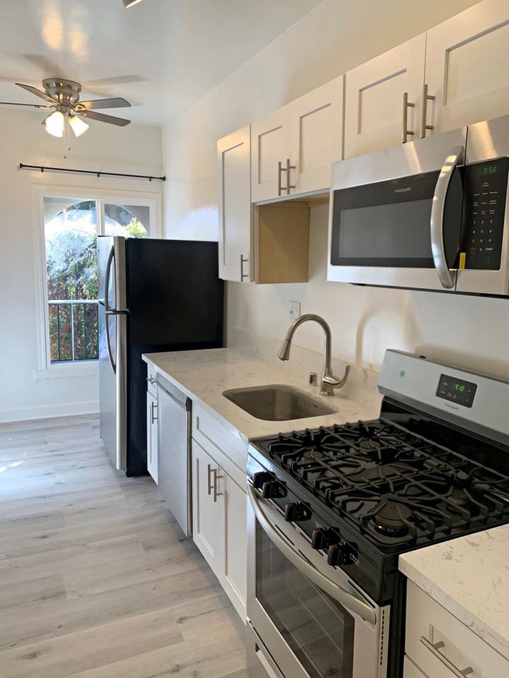 1623 N Mariposa - Photo 2 of 34