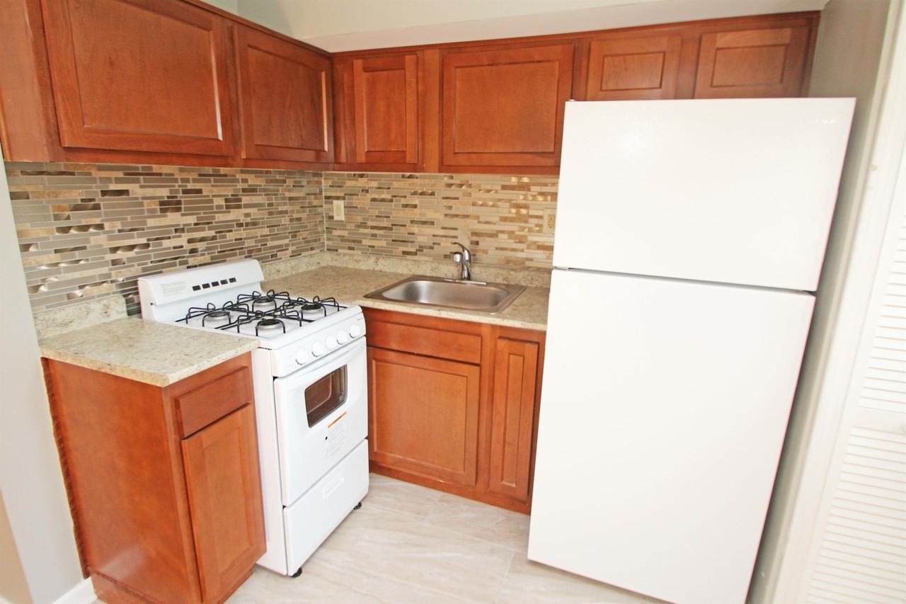 60 SUMNER AVENUEAPT 11 #B11 - Photo 3 of 7