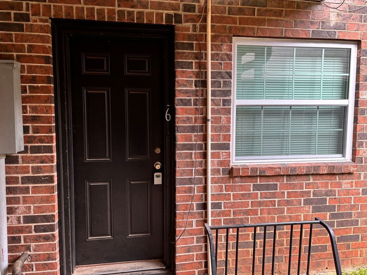 320 E Edwards St #6 - Photo 3 of 22