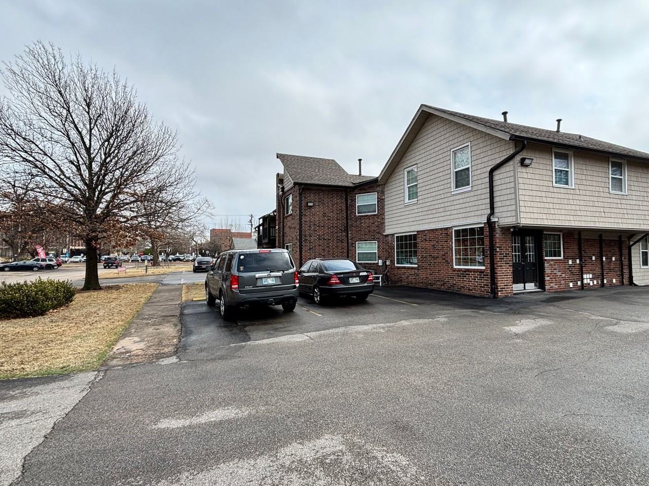 320 E Edwards St #6 - Photo 4 of 22