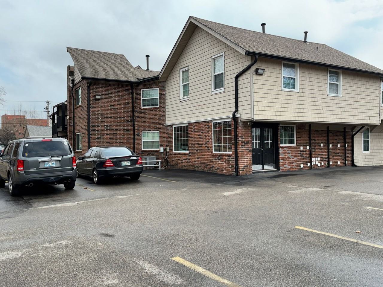 320 E Edwards St #10 - Photo 4 of 18