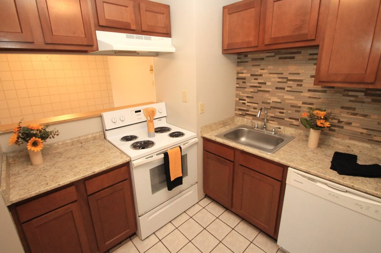 7002 HELEN STREETAPT A-1 #A01 - Photo 3 of 8