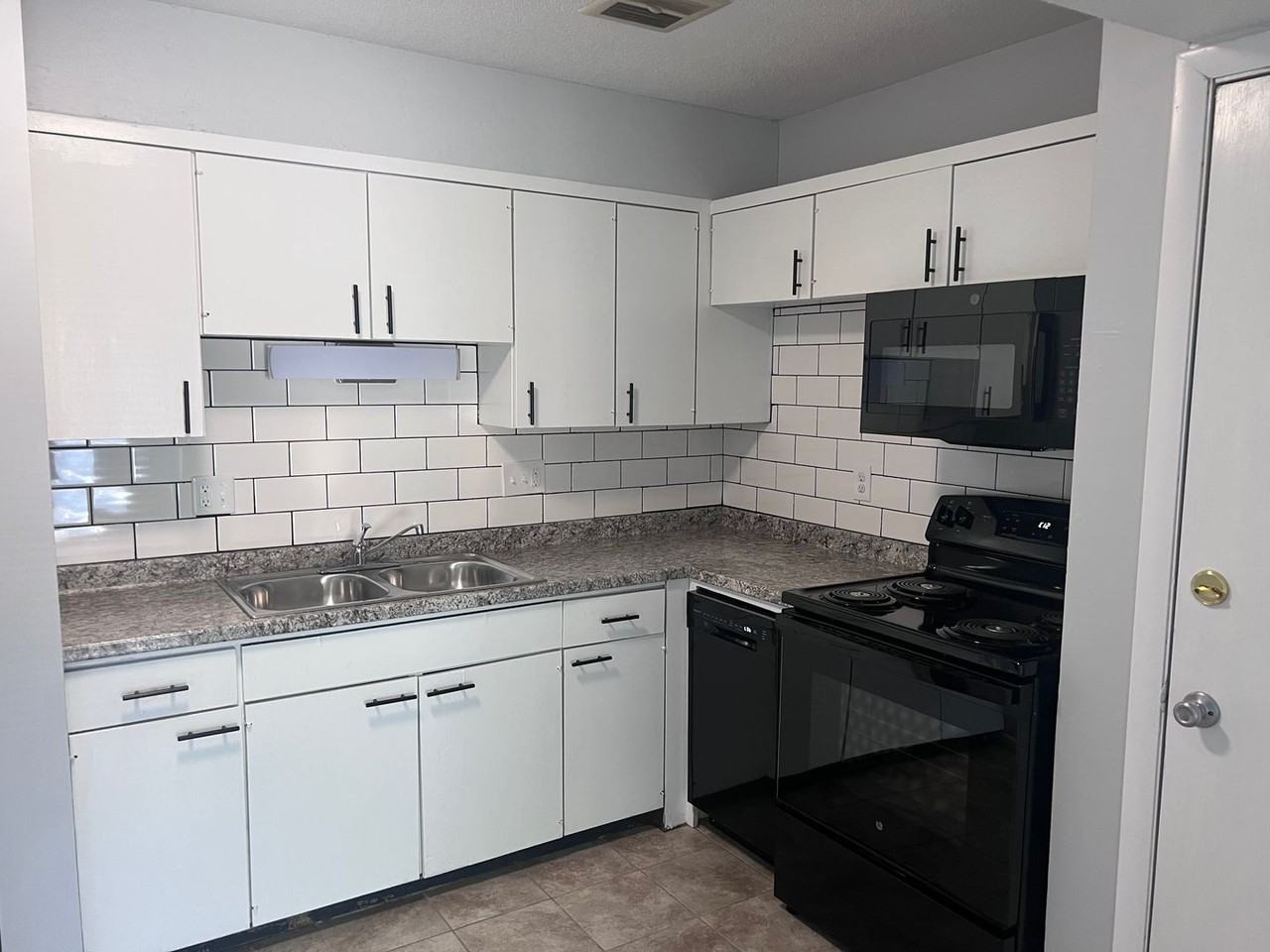 The Oaks Apartments - Photo 3 of 39