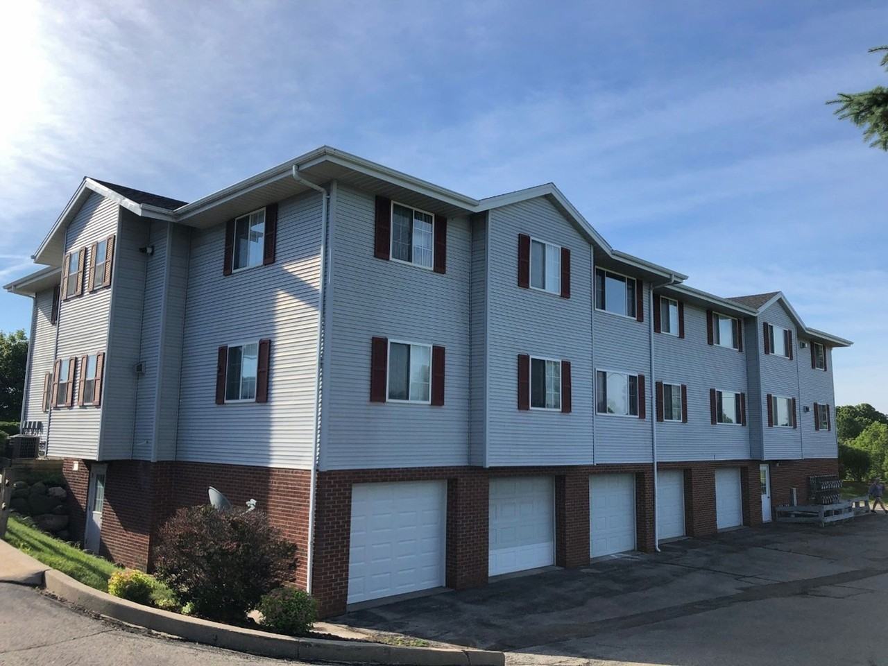 Riverbend East Apartments - Photo 3 of 15