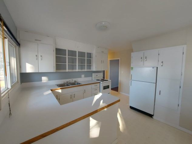 2 Bedroom Unit in West Park! - Photo 3 of 12