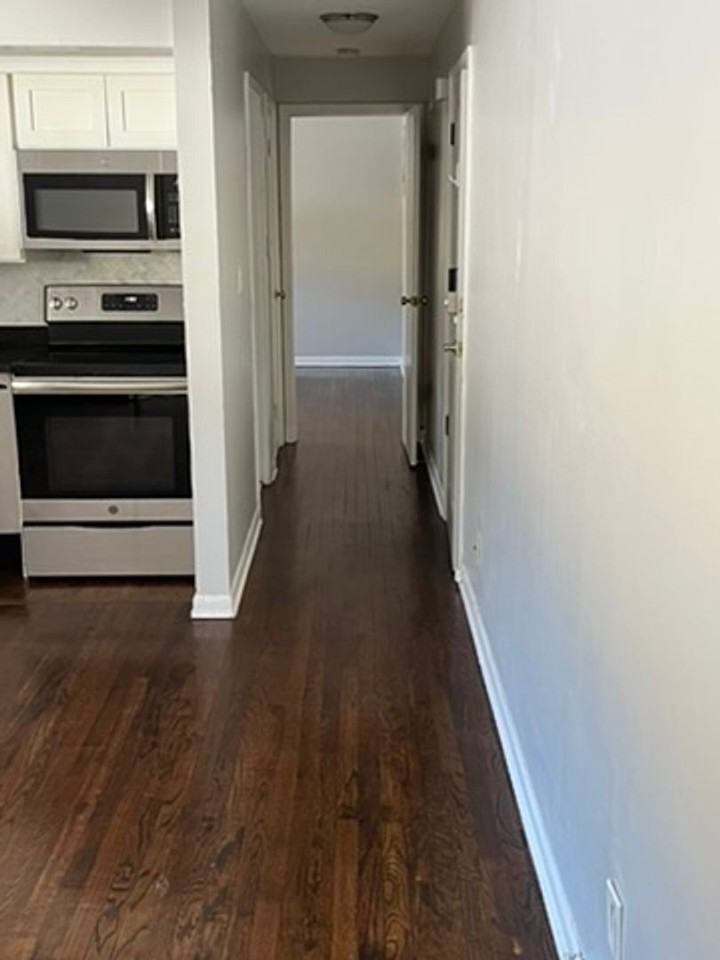 550 Whitney Ave - Photo 4 of 8