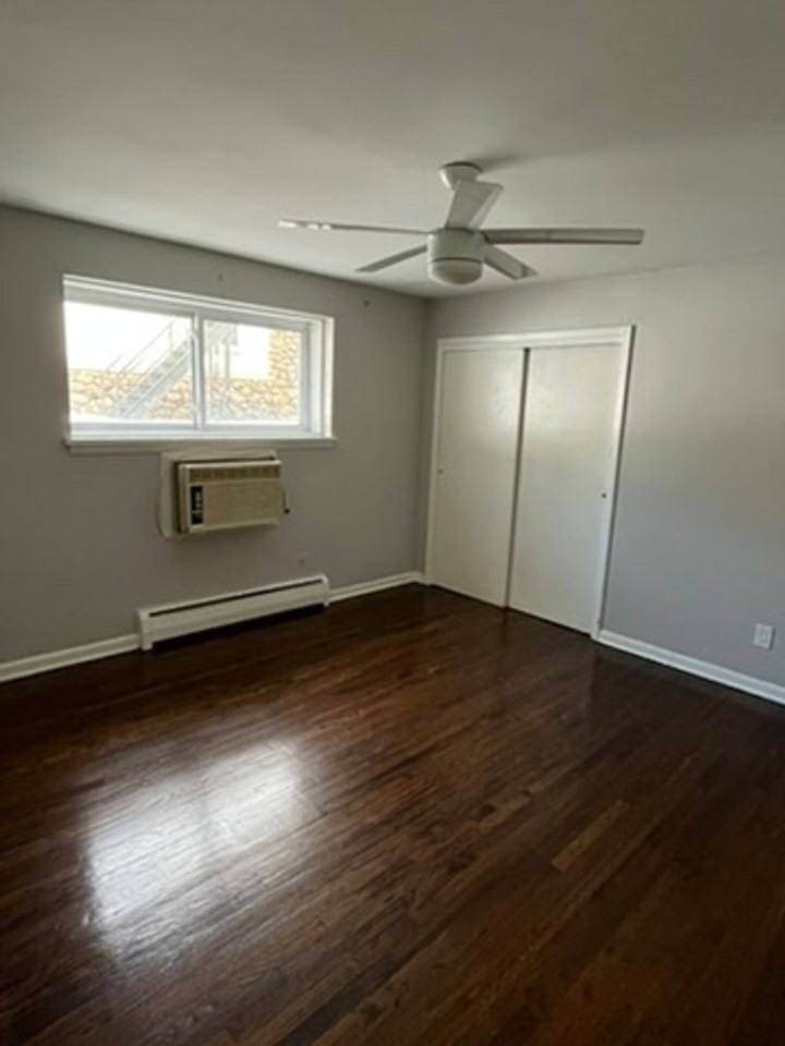 550 Whitney Ave - Photo 7 of 8