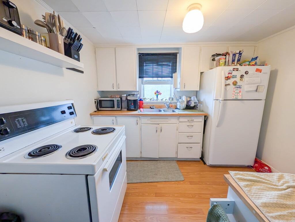 44 Rodman St - Photo 4 of 12