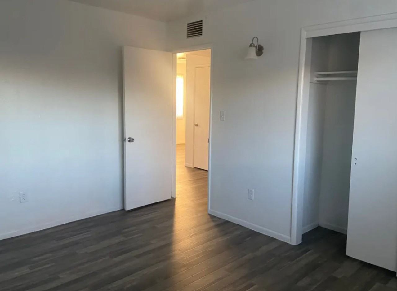 1060 N Swan Road - Photo 2 of 8