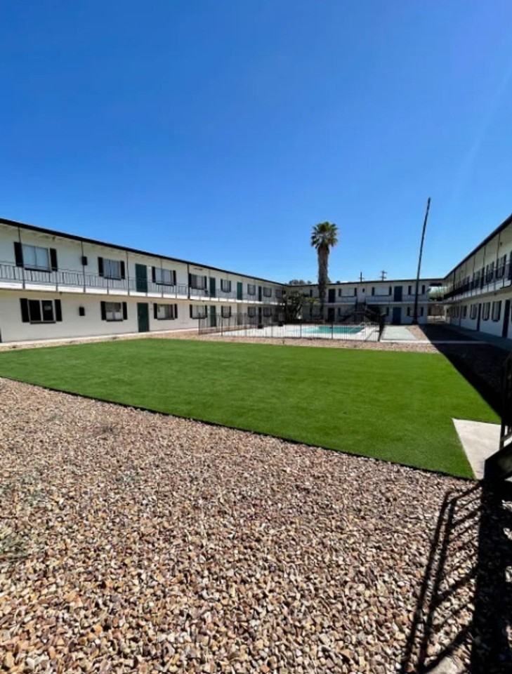 1060 N Swan Road - Photo 3 of 8