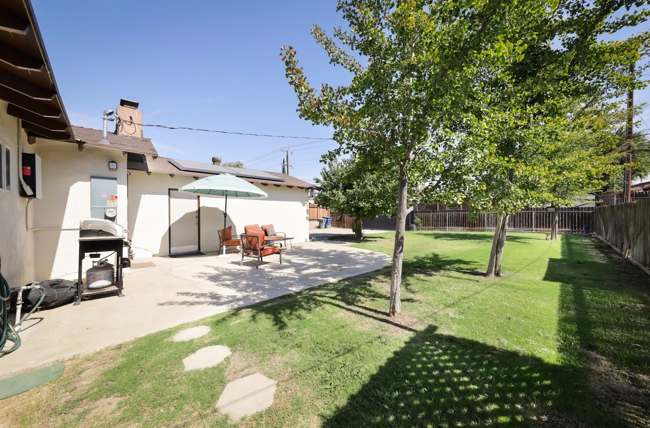 3917 Columbus St #1 - Photo 5 of 20