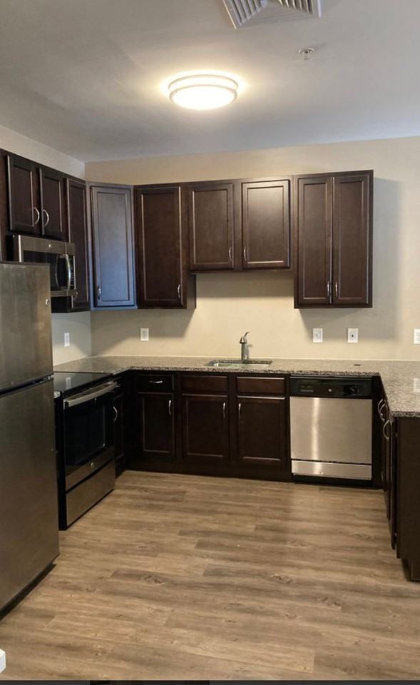 Chelsea Commons - Photo 7 of 8