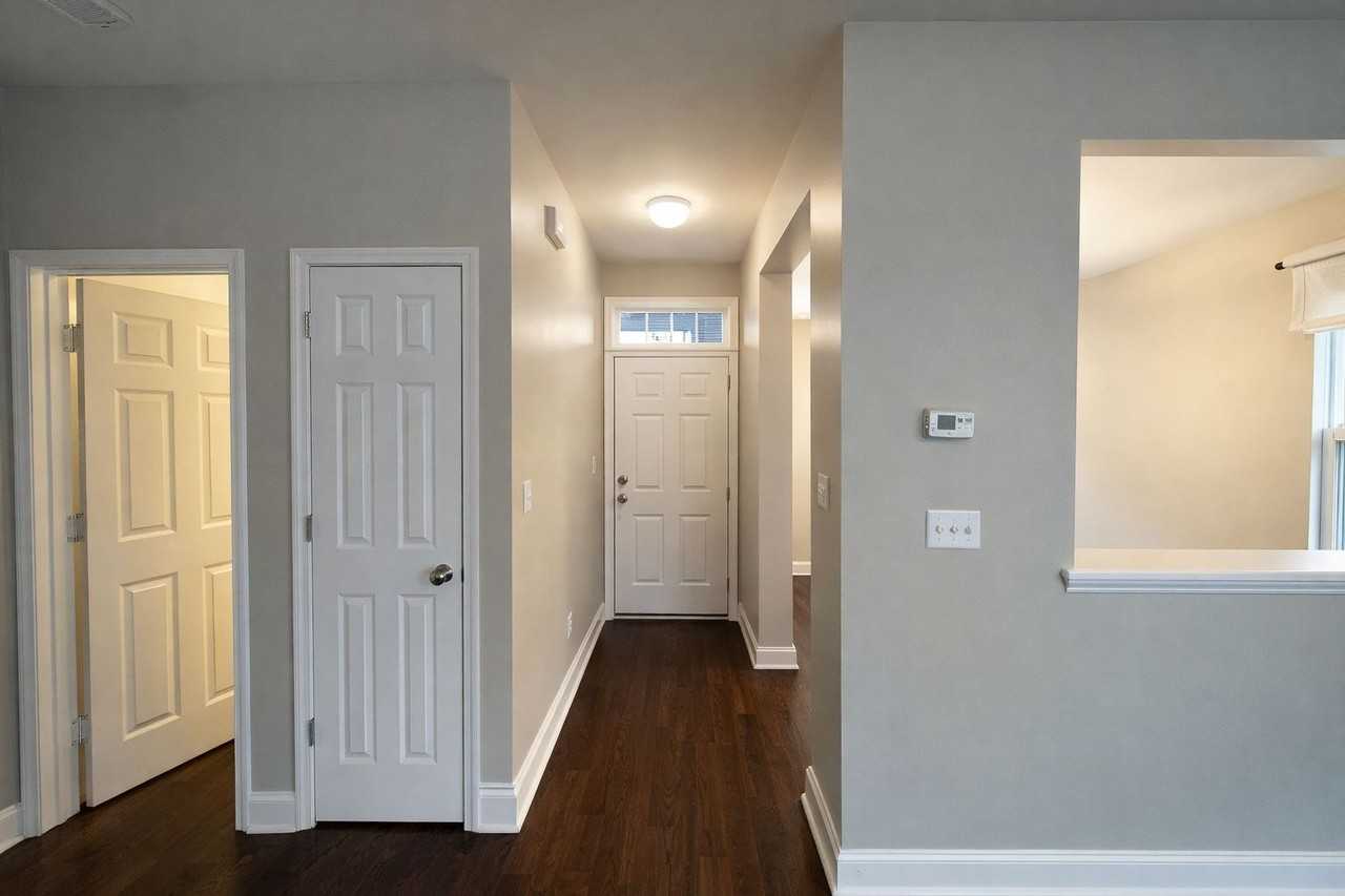 121 Walnut Cove Dr #1 - Photo 3 of 19