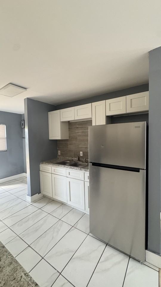 1056 Maynard St #1 - Photo 2 of 9