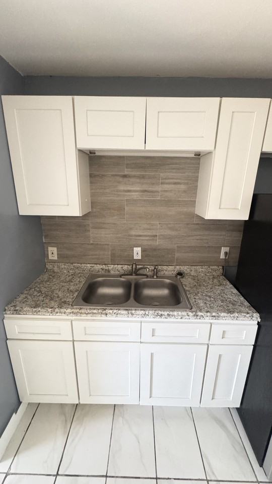 1056 Maynard St #1 - Photo 3 of 9