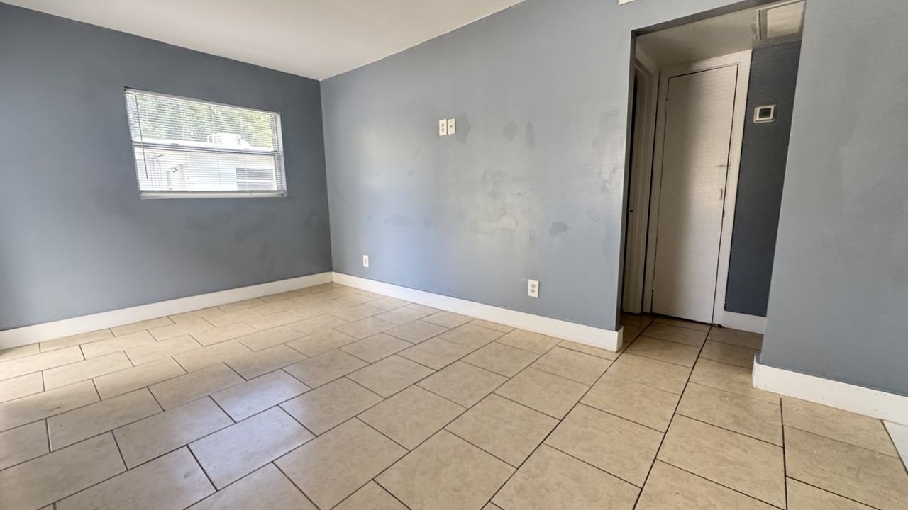 1056 Maynard St #1 - Photo 5 of 9