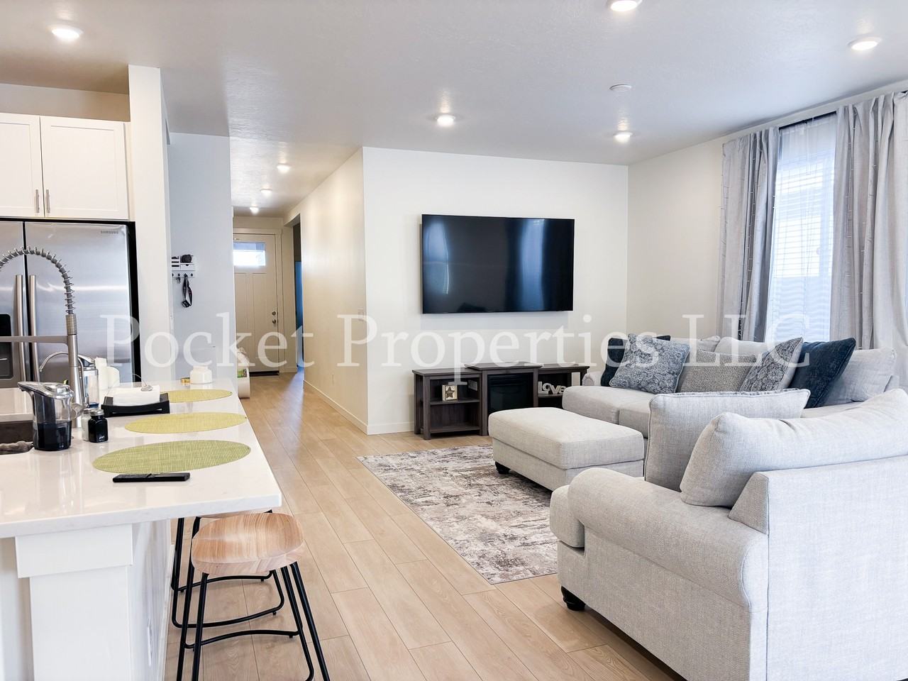 577 W Norwich St #1 - Photo 5 of 36