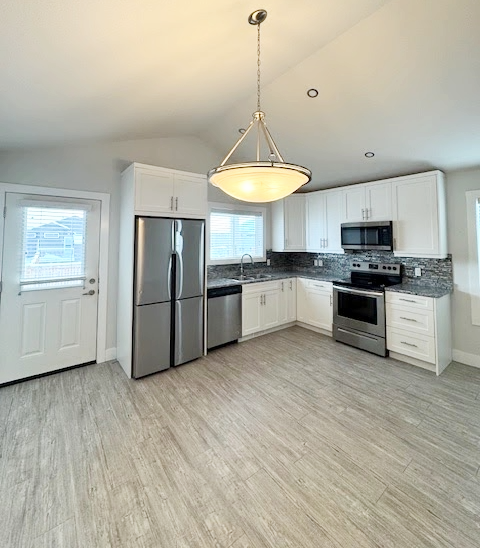 8621 A - 8621 85 St - Photo 2 of 11