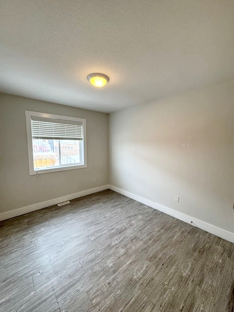 8621 A - 8621 85 St - Photo 4 of 11