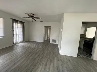 135 Pinecrest Dr #1 - Photo 4 of 10