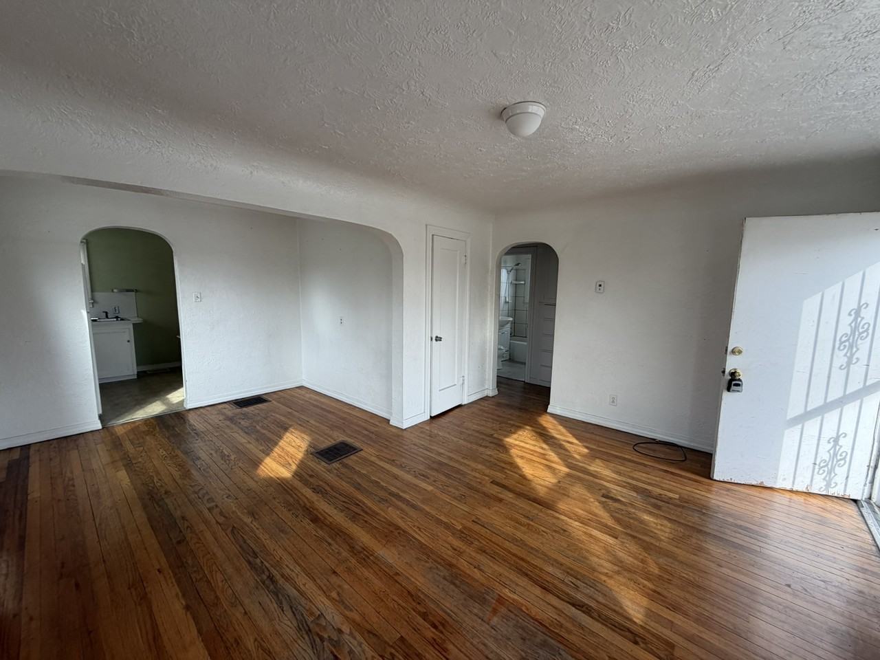 621 N 2nd St #1 - Photo 5 of 10