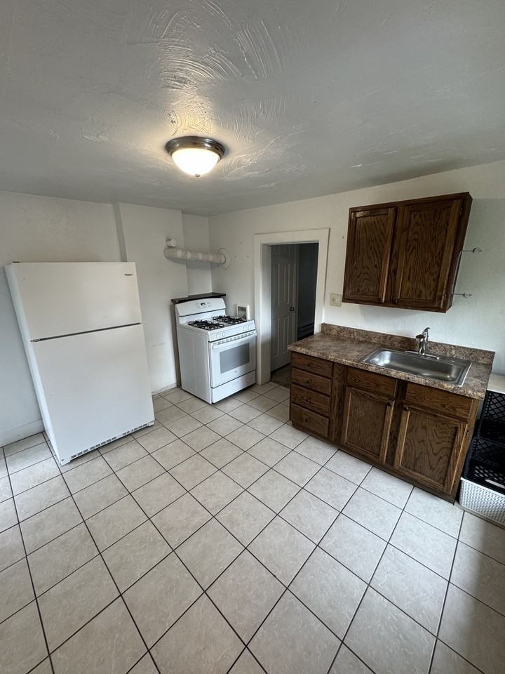 735 W 400 N #3 - Photo 4 of 17