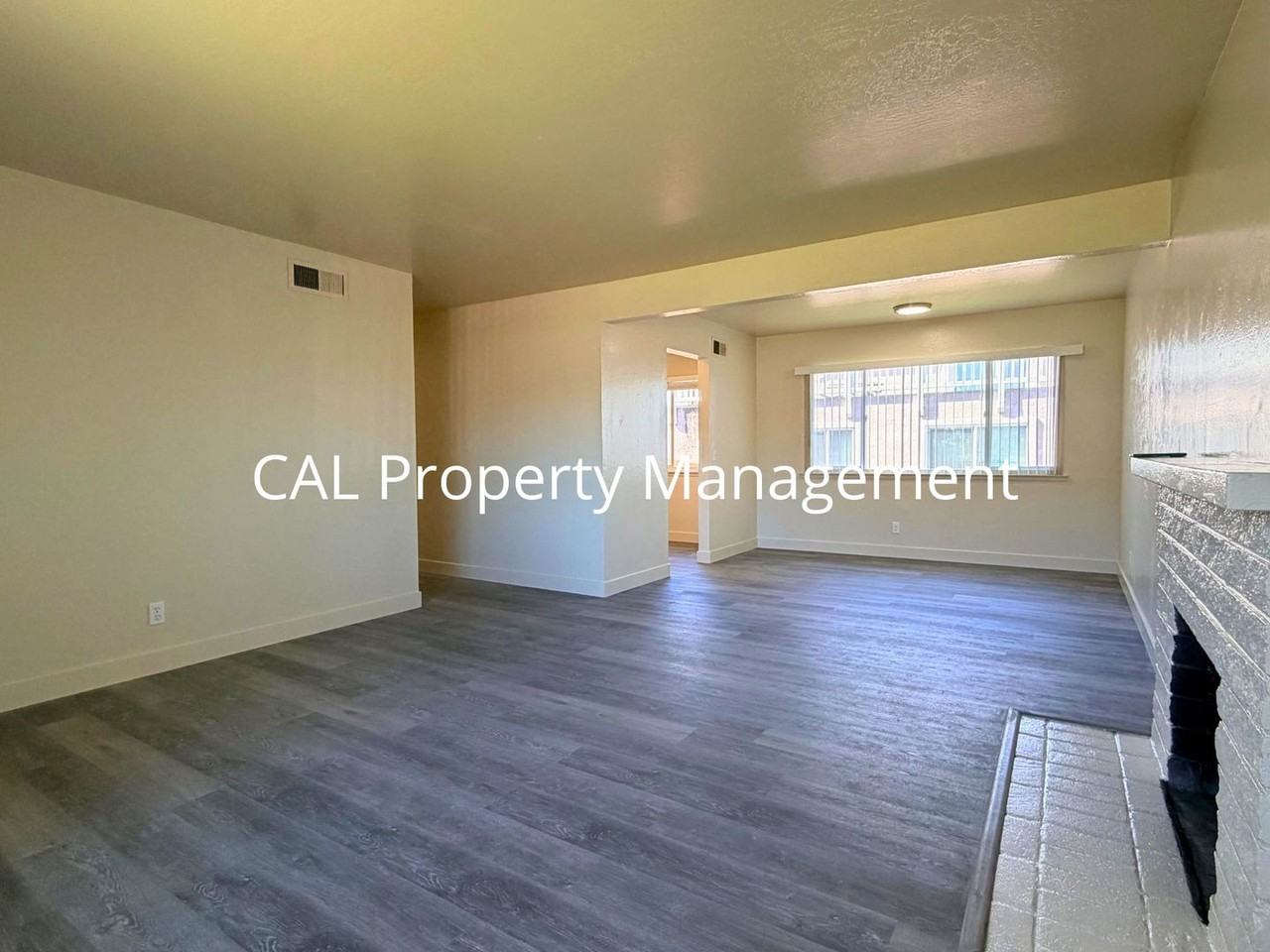 1589 Waring St - Photo 4 of 15