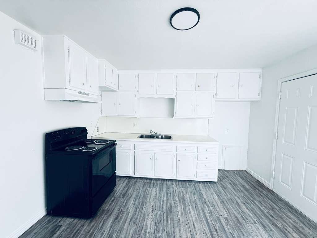 636 Ne 34th St #1 - Photo 2 of 9