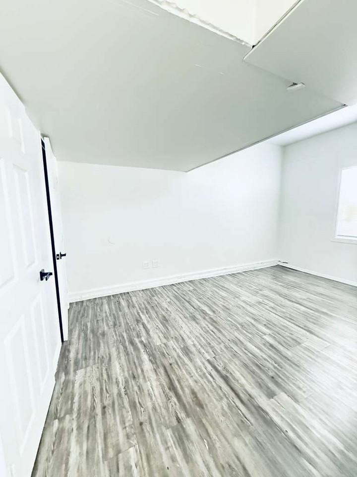 636 Ne 34th St #1 - Photo 6 of 9