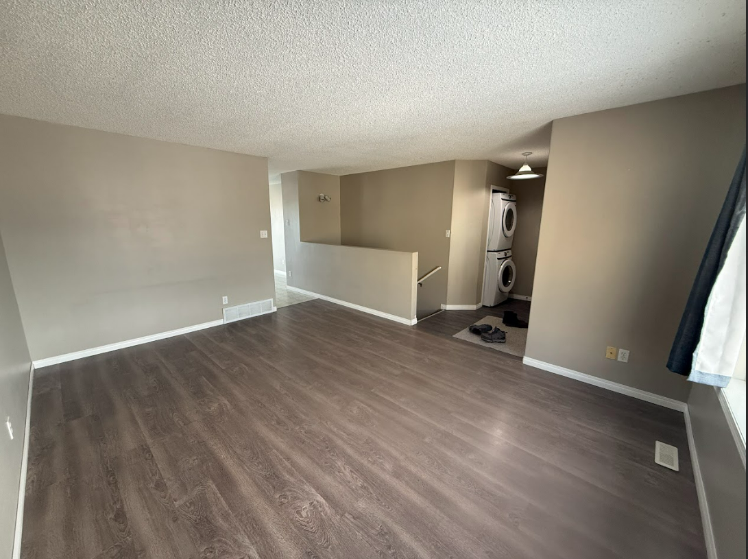 1912 Ptarmigan Cres #1 - Photo 5 of 25