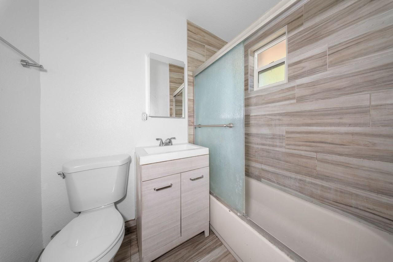 7800 Athens Circle - Photo 3 of 10
