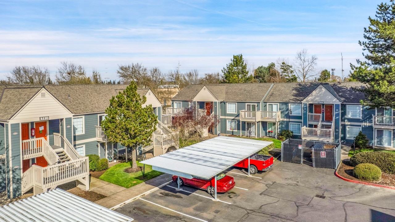BROOK HOLLOW APARTMENTS - Photo 4 of 31