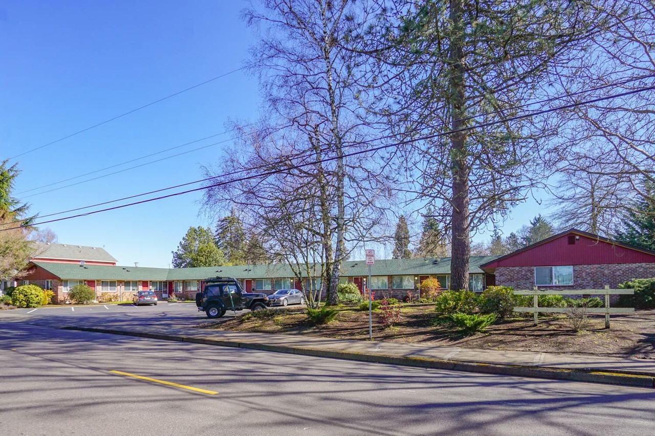 Meadowlark Apartments - Photo 2 of 12